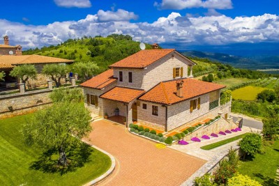 A beautiful stone vila for sale with an amazin panoramic view